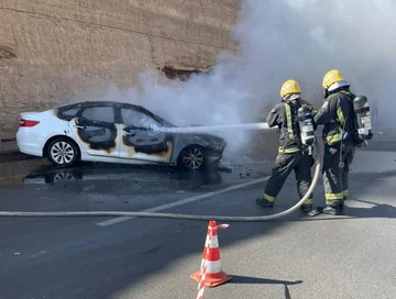 الدفاع المدني بالرياض يخمد حريقًا في مركبة على طريق الدائري الغربي