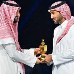 وزير الرياضة “الفيصل” يتوِّج الهلال بلقب دوري روشن السعودي 2023-2024