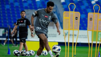 قائد الهلال “سالم الدوسري” يستعد لمشاركة فريقه.. في ليلة التتويج أمام الطائي