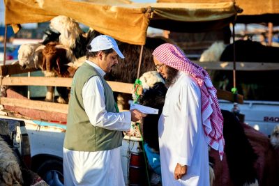 الفرق الرقابية في حائل تنفذ 2092 جولة لرصد المخالفات في أسواق النفع العام والمسالخ