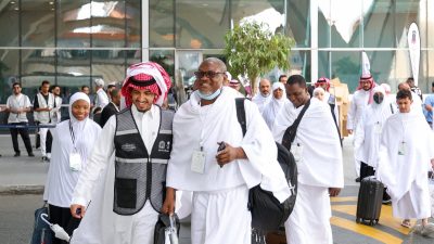 وصول ذوي “التوائم الذين تم فصلهم في المملكة” ضمن ضيوف برنامج خادم الحرمين الشريفين للحج إلى مكة المكرمة