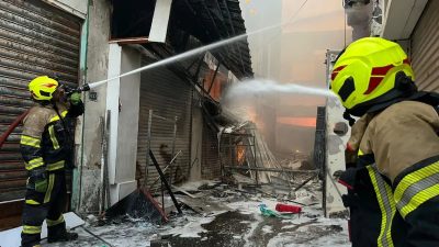 اندلاع حريق ضخم في سوق المنامة القديم بالبحرين