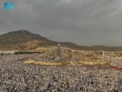 في ثالث مراحل تنقلاتهم داخل المشاعر.. الحُجاج يتأهبون للنفرة من عرفات إلى مزدلفة