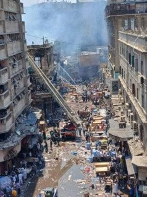للمرة الثانية خلال أسبوع.. حريق ضخم بمنطقة العتبة بوسط القاهرة والخسائر بالملايين