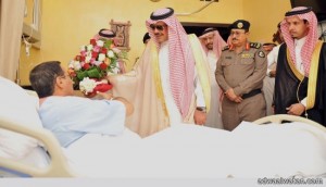 الأمير مشاري بن سعود يطمئن على صحة مدير تعليم المخواة