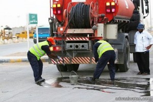 شركة المياه الوطنية بالرياض تعالج تسربات حي السعادة