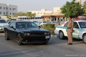 في أول يوم دراسي ” مرور الجبيل سلاسة وتنسيق واستقبال السائقين بالورود والمنشورات